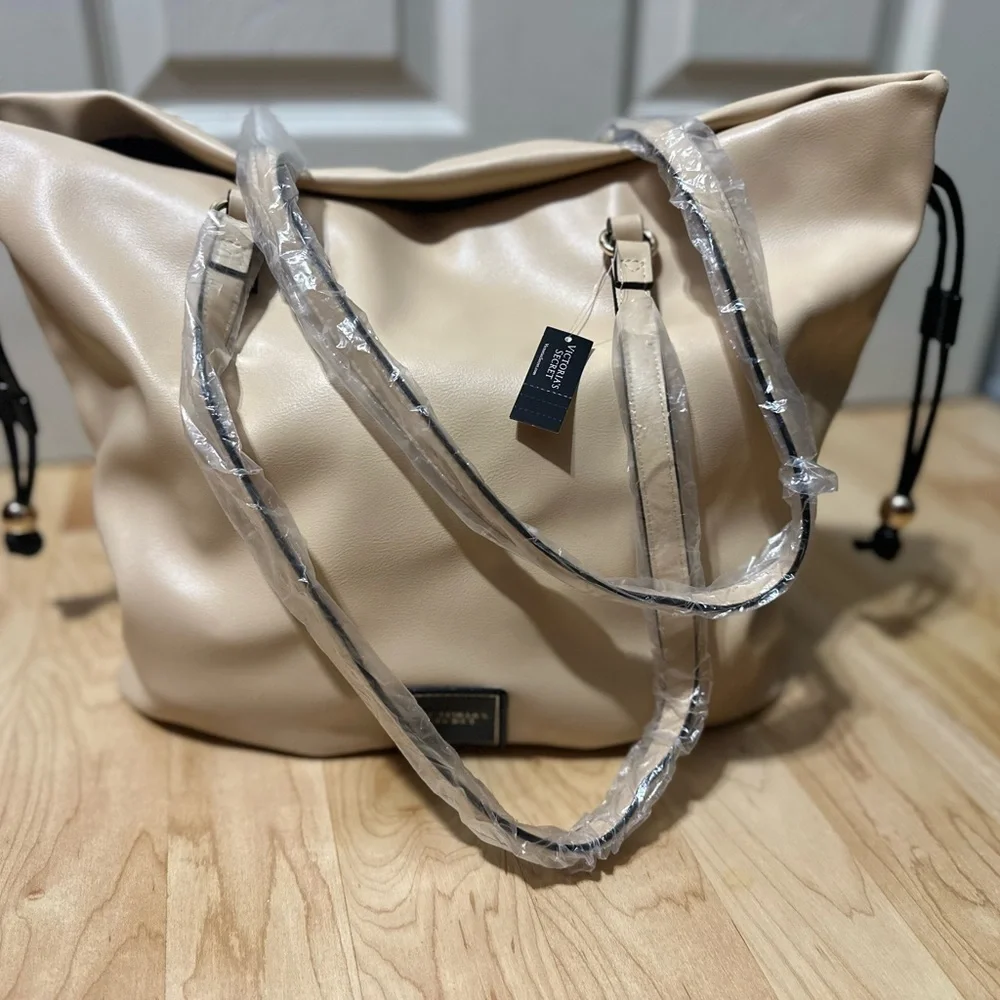 NWT Victoria Secret Cream handbag black Satin inner lining